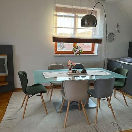 Freundliche Wohnung Naehe Weinstrasse Fuer 5 Personen Wagna Luaran gambar