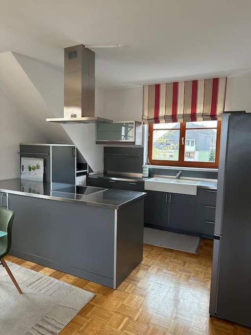 Freundliche Wohnung Naehe Weinstrasse Fuer 5 Personen Wagna Luaran gambar