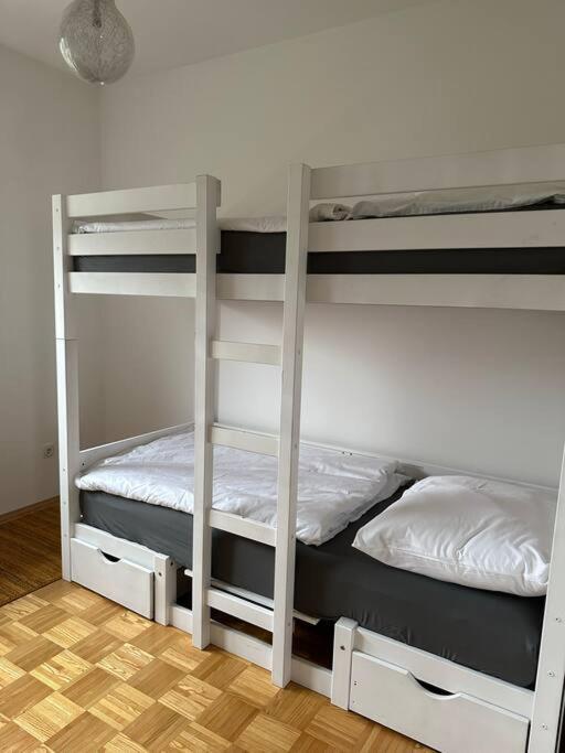 Freundliche Wohnung Naehe Weinstrasse Fuer 5 Personen Wagna Luaran gambar