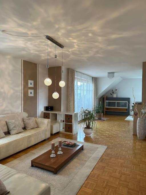Freundliche Wohnung Naehe Weinstrasse Fuer 5 Personen Wagna Luaran gambar