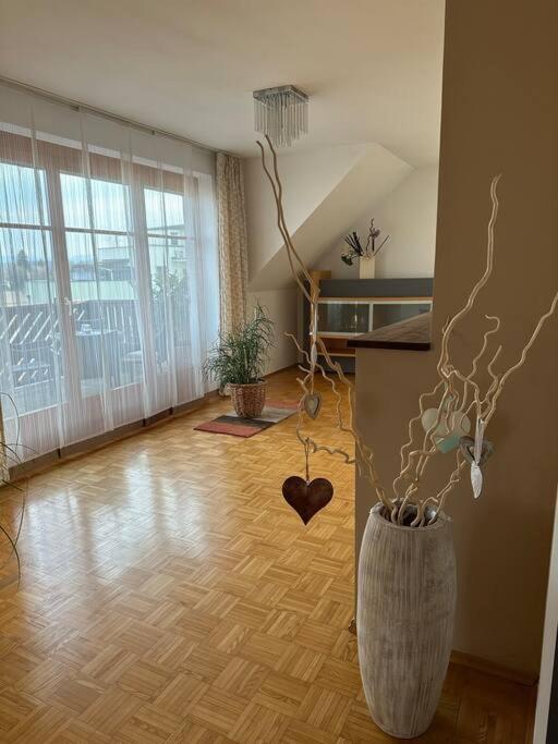 Freundliche Wohnung Naehe Weinstrasse Fuer 5 Personen Wagna Luaran gambar